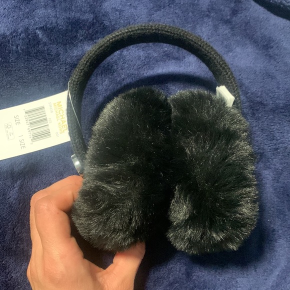 Michael Kors one size foldable earmuffs - Picture 2 of 4